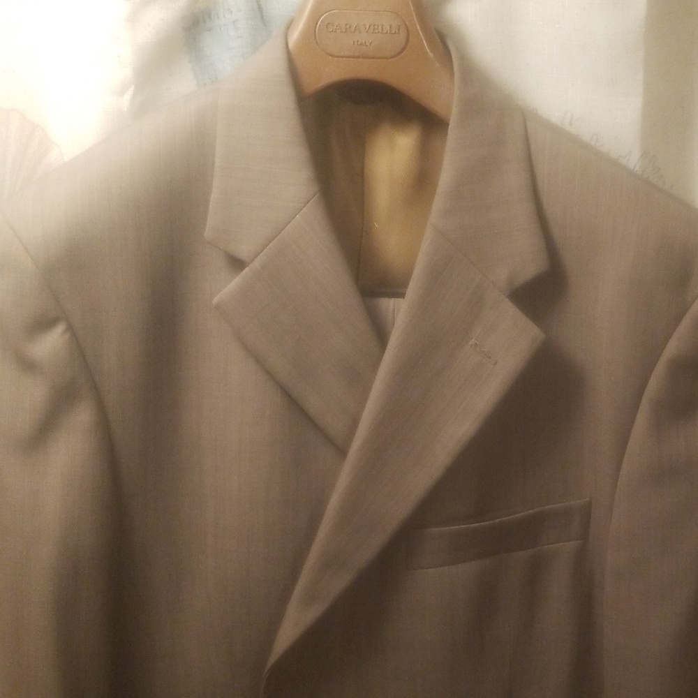 Caravelli Men's Suite